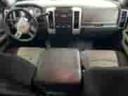 ✅ 2010 Dodge 1500 Laramie • VIN: 1D7RV1CTXAS197825 • Лот: 60834494. Размещён на Copart с пробегом 187 822 миль миль. Получите бесплатный доступ к архиву аукционных продаж из США и посмотрите подробный отчёт об истории автомобиля на DreamBid. Изображение 8.