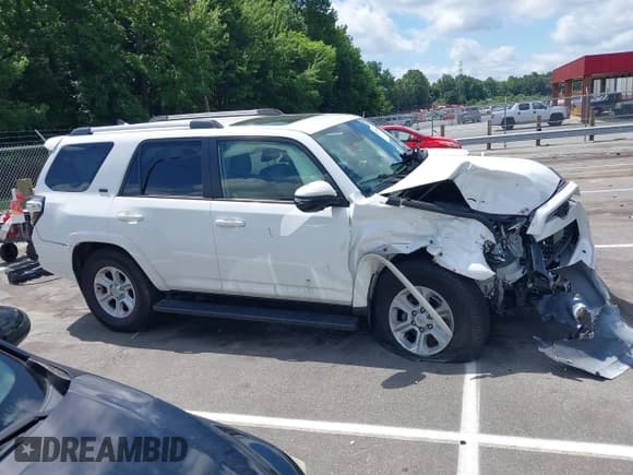 ✅ 2022 Toyota 4Runner SR5 Premium • VIN: JTENU5JR8N6063822 • Lot: 42743104. Wystawiony na IAAI z przebiegiem 73 439 mil. Bezpłatny archiwum sprzedaży aukcyjnych z USA i szczegółowy raport historii pojazdu na DreamBid. Zdjęcie 13.