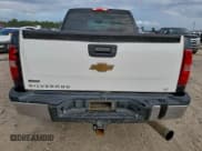 ✅ 2008 Chevrolet Silverado 2500HD 1LT • VIN: 1GCHC23698F105781 • Lot: 94409105. Wystawiony na Copart z przebiegiem Nie podano. Bezpłatny archiwum sprzedaży aukcyjnych z USA i szczegółowy raport historii pojazdu na DreamBid. Zdjęcie 7.