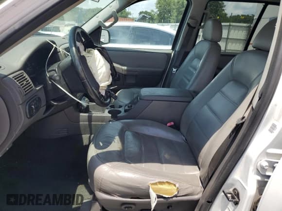 ✅ 2005 Ford Explorer XLT • VIN: 1FMZU73E05UB52920 • Lot: 56802425. Wystawiony na Copart z przebiegiem 225 539 mil. Bezpłatny archiwum sprzedaży aukcyjnych z USA i szczegółowy raport historii pojazdu na DreamBid. Zdjęcie 7.