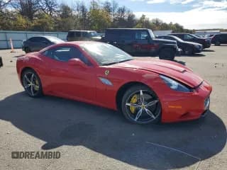 ✅ 2013 Ferrari California • VIN: ZFF65TJA0D0194573 • Lot: 75742594. Wystawiony na Copart z przebiegiem 67 191 mil. Bezpłatny archiwum sprzedaży aukcyjnych z USA i szczegółowy raport historii pojazdu na DreamBid. Zdjęcie 4.