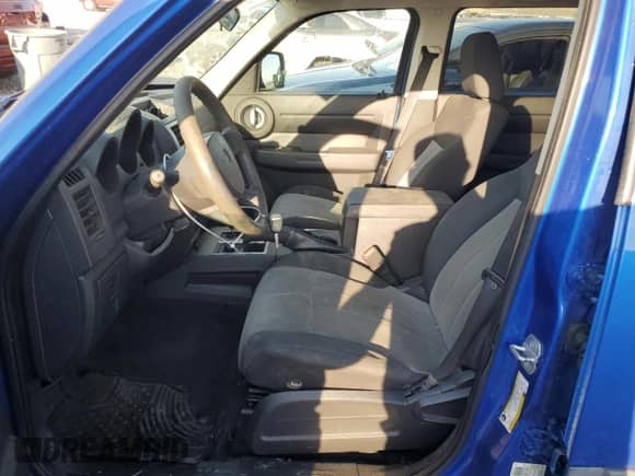 2007 Dodge Nitro SXT z VIN 1D8GU28K37W643388, wystawiony jako Copart lot #70687594 z przebiegiem 139 134 mil mil oraz Szkoda całkowita • Salvage title. Historia ofert i sprzedaży dostępna na DreamBid. Obrazek 7.