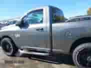 2013 Ram 1500 Express z VIN 3C6JR6ATXDG505915, wystawiony jako IAAI lot #43504506 z przebiegiem 171 665 mil mil oraz . Historia ofert i sprzedaży dostępna na DreamBid. Obrazek 15.