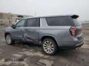 ✅ 2022 Chevrolet Suburban Premier • VIN: 1GNSKFKD9NR326119 • Lot: 82171323. Wystawiony na Copart z przebiegiem 23 203 mil. Bezpłatny archiwum sprzedaży aukcyjnych z USA i szczegółowy raport historii pojazdu na DreamBid. Zdjęcie 2.