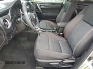 ✅ 2019 Toyota Corolla LE • VIN: 5YFBURHE1KP898277 • Лот: 93642235. Опубликован ранее на Copart с пробегом 66 894 миль. Бесплатный доступ к архиву аукционных продаж из США и подробный отчёт об истории автомобиля на DreamBid. Изображение 7.