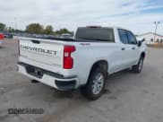 ✅ 2019 Chevrolet Silverado 1500 Custom • VIN: 3GCPYBEH9KG272384 • Lot: 43517092. Wystawiony na IAAI z przebiegiem 85 113 mil. Bezpłatny archiwum sprzedaży aukcyjnych z USA i szczegółowy raport historii pojazdu na DreamBid. Zdjęcie 4.