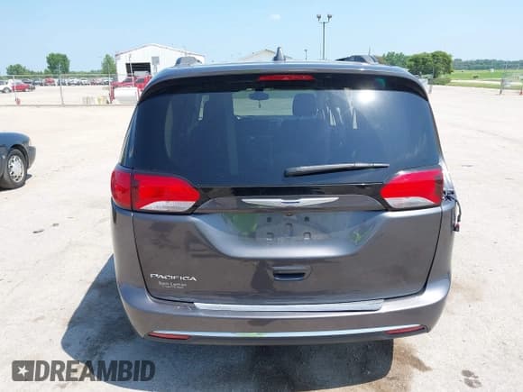✅ 2017 Chrysler Pacifica Touring L • VIN: 2C4RC1BG1HR785208 • Лот: 42584438. Опубликован ранее на IAAI с пробегом 93 204 миль. Бесплатный доступ к архиву аукционных продаж из США и подробный отчёт об истории автомобиля на DreamBid. Изображение 17.