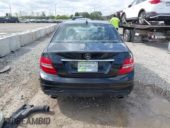 ✅ 2012 Mercedes-Benz C 300 Sport • VIN: WDDGF8BB6CR207668 • Lot: 43286103. Wystawiony na IAAI z przebiegiem 133 234 mil. Bezpłatny archiwum sprzedaży aukcyjnych z USA i szczegółowy raport historii pojazdu na DreamBid. Zdjęcie 17.