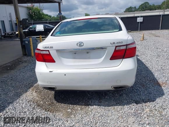 ✅ 2008 Lexus LS 460 • VIN: JTHBL46F185056710 • Lot: 42521396. Listed on IAAI with 186,974 mi. Free auction sales archive from the USA and detailed vehicle history report at DreamBid. Image 16.