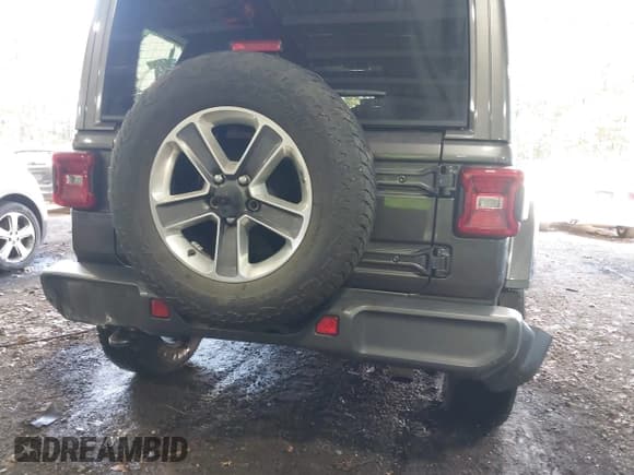 ✅ 2020 Jeep Wrangler Unlimited Sahara Altitude • VIN: 1C4HJXEG6LW120854 • Lot: 43618359. Listed on IAAI with 137,557 mi. Free auction sales archive from the USA and detailed vehicle history report at DreamBid. Image 6.