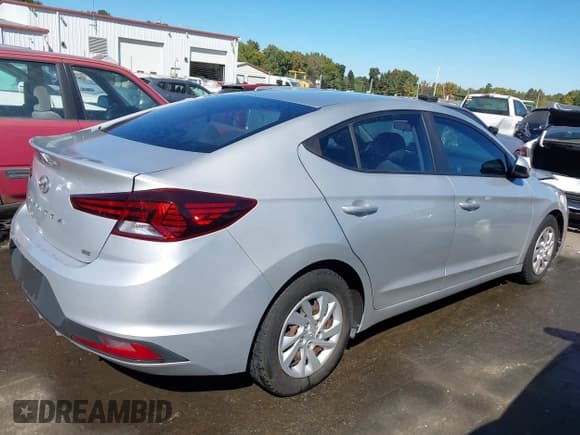 ✅ 2019 Hyundai Elantra SE • VIN: 5NPD74LF4KH449031 • Lot: 43427089. Listed on IAAI with 88,127 mi. Free auction sales archive from the USA and detailed vehicle history report at DreamBid. Image 4.