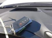 ✅ 2023 Lexus RZ 450e Premium • VIN: JTJAAAAB6PA009486 • Lot: 42582332. Wystawiony na IAAI z przebiegiem 17 192 mil. Bezpłatny archiwum sprzedaży aukcyjnych z USA i szczegółowy raport historii pojazdu na DreamBid. Zdjęcie 11.