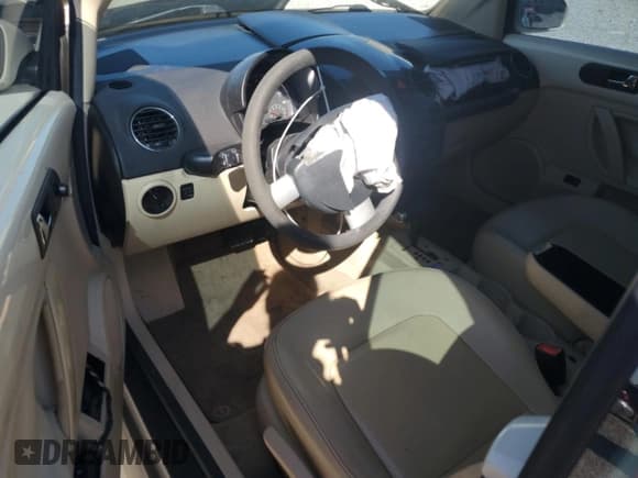 ✅ 2006 Volkswagen Beetle • VIN: 3VWRF31Y96M331187 • Lot: 69423185. Wystawiony na Copart z przebiegiem 163 822 mil. Bezpłatny archiwum sprzedaży aukcyjnych z USA i szczegółowy raport historii pojazdu na DreamBid. Zdjęcie 8.