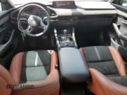 ✅ 2024 Mazda 3 Carbon Edition • VIN: JM1BPBYY4R1704817 • Lot: 82060155. Wystawiony na Copart z przebiegiem 8 435 mil. Bezpłatny archiwum sprzedaży aukcyjnych z USA i szczegółowy raport historii pojazdu na DreamBid. Zdjęcie 8.