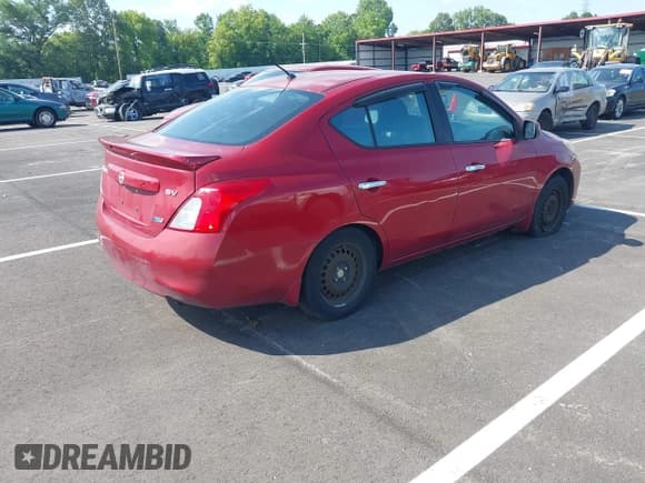✅ 2013 Nissan Versa S Plus • VIN: 3N1CN7AP2DL824175 • Lot: 42834344. Wystawiony na IAAI z przebiegiem 211 081 mil. Bezpłatny archiwum sprzedaży aukcyjnych z USA i szczegółowy raport historii pojazdu na DreamBid. Zdjęcie 4.