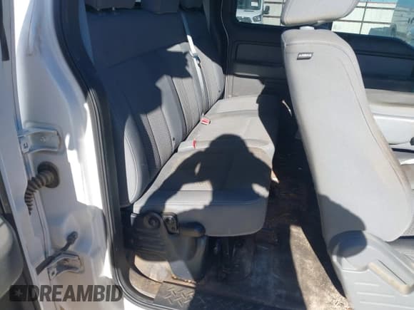 ✅ 2012 Ford F-150 XL • VIN: 1FTVX1CF2CKD53520 • Lot: 43579779. Wystawiony na IAAI z przebiegiem 251 153 mil. Bezpłatny archiwum sprzedaży aukcyjnych z USA i szczegółowy raport historii pojazdu na DreamBid. Zdjęcie 8.