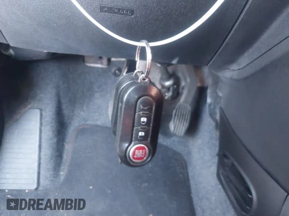 ✅ 2013 FIAT 500e • VIN: 3C3CFFGE7DT744790 • Lot: 40464197. Wystawiony na IAAI z przebiegiem Nie podano. Bezpłatny archiwum sprzedaży aukcyjnych z USA i szczegółowy raport historii pojazdu na DreamBid. Zdjęcie 9.