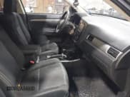 ✅ 2018 Mitsubishi Outlander ES • VIN: JA4AZ3A35JJ006208 • Лот: 41868355. Опубликован ранее на IAAI с пробегом 86 570 миль. Бесплатный доступ к архиву аукционных продаж из США и подробный отчёт об истории автомобиля на DreamBid. Изображение 5.