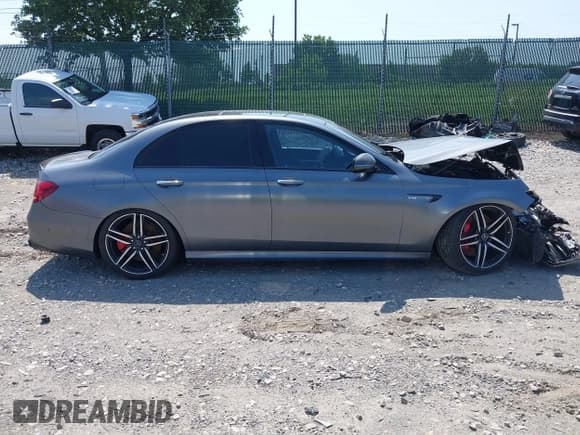 ✅ 2020 Mercedes-Benz E 63 S AMG • VIN: WDDZF8KB7LA736456 • Лот: 42568322. Опубликован ранее на IAAI с пробегом 58 677 миль. Бесплатный доступ к архиву аукционных продаж из США и подробный отчёт об истории автомобиля на DreamBid. Изображение 13.