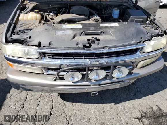 ✅ 2000 Chevrolet Suburban LS • VIN: 3GNEC16T9YG195275 • Lot: 81143735. Listed on Copart with 20,078 mi. Free auction sales archive from the USA and detailed vehicle history report at DreamBid. Image 12.