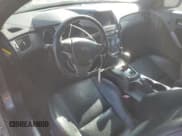 ✅ 2013 Hyundai Genesis Coupe Track • VIN: KMHHU6KJ5DU091888 • Лот: 82556775. Опубликован ранее на Copart с пробегом 89 525 миль. Бесплатный доступ к архиву аукционных продаж из США и подробный отчёт об истории автомобиля на DreamBid. Изображение 8.