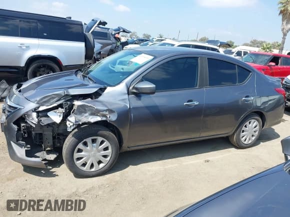 ✅ 2018 Nissan Versa SV • VIN: 3N1CN7AP1JL871676 • Lot: 43199193. Wystawiony na IAAI z przebiegiem 78 080 mil. Bezpłatny archiwum sprzedaży aukcyjnych z USA i szczegółowy raport historii pojazdu na DreamBid. Zdjęcie 15.