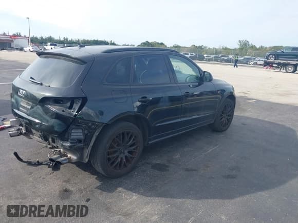 ✅ 2017 Audi SQ5 Premium Plus • VIN: WA1CCAFP4HA073631 • Lot: 43811299. Wystawiony na IAAI z przebiegiem 74 640 mil. Bezpłatny archiwum sprzedaży aukcyjnych z USA i szczegółowy raport historii pojazdu na DreamBid. Zdjęcie 4.