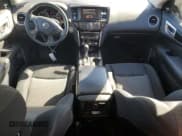 ✅ 2018 Nissan Pathfinder SL • VIN: 5N1DR2MM0JC627986 • Lot: 82533745. Wystawiony na Copart z przebiegiem 75 825 mil. Bezpłatny archiwum sprzedaży aukcyjnych z USA i szczegółowy raport historii pojazdu na DreamBid. Zdjęcie 8.