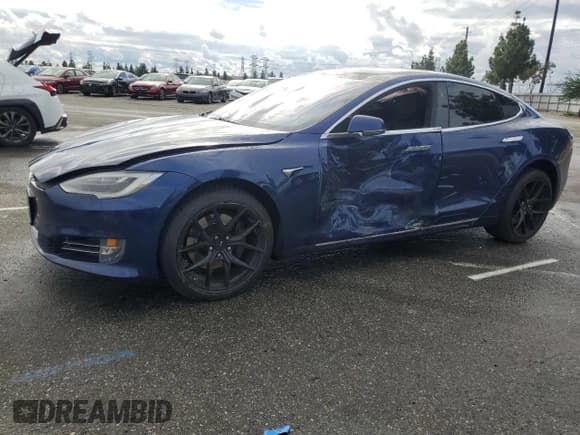 ✅ 2018 Tesla Model S 75D • VIN: 5YJSA1E21JF298017 • Лот: 93233125. Опубликован ранее на Copart с пробегом 127 282 миль. Бесплатный доступ к архиву аукционных продаж из США и подробный отчёт об истории автомобиля на DreamBid. Изображение 1.