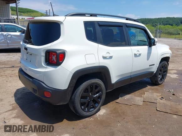 ✅ 2018 Jeep Renegade Latitude • VIN: ZACCJBBB2JPH46367 • Lot: 42602772. Wystawiony na IAAI z przebiegiem 123 616 mil. Bezpłatny archiwum sprzedaży aukcyjnych z USA i szczegółowy raport historii pojazdu na DreamBid. Zdjęcie 4.