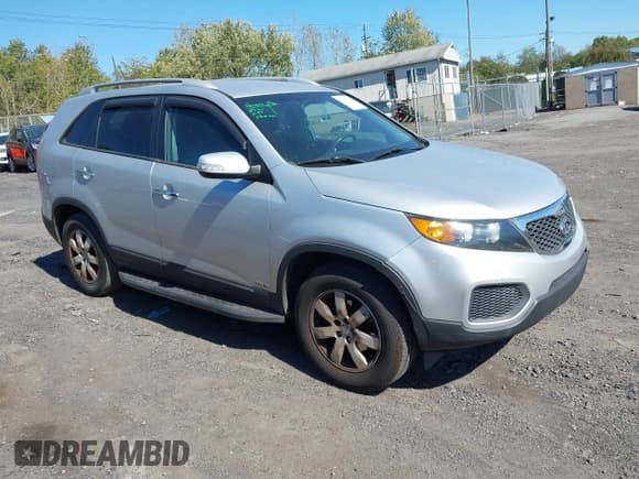 ✅ 2011 Kia Sorento LX • VIN: 5XYKTDA2XBG169589 • Lot: 43380076. Wystawiony na IAAI z przebiegiem 170 911 mil. Bezpłatny archiwum sprzedaży aukcyjnych z USA i szczegółowy raport historii pojazdu na DreamBid. Zdjęcie 1.