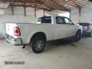 ✅ 2020 Ram 2500 Laramie • VIN: 3C6UR5FL2LG122243 • Lot: 66987745. Wystawiony na Copart z przebiegiem 97 993 mil. Bezpłatny archiwum sprzedaży aukcyjnych z USA i szczegółowy raport historii pojazdu na DreamBid. Zdjęcie 3.