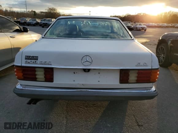 ✅ 1984 Mercedes-Benz 500 • VIN: WDB1260441A061720 • Лот: 93342945. Опубликован ранее на Copart с пробегом 117 508 миль. Бесплатный доступ к архиву аукционных продаж из США и подробный отчёт об истории автомобиля на DreamBid. Изображение 6.