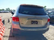 ✅ 2013 Toyota Highlander • VIN: 5TDBK3EH5DS254924 • Lot: 42238997. Wystawiony na IAAI z przebiegiem 150 672 mil. Bezpłatny archiwum sprzedaży aukcyjnych z USA i szczegółowy raport historii pojazdu na DreamBid. Zdjęcie 3.