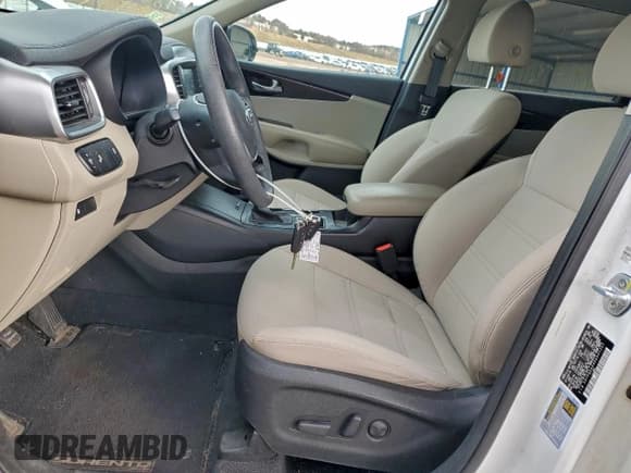 ✅ 2019 Kia Sorento LX • VIN: 5XYPGDA54KG531257 • Lot: 93729735. Wystawiony na Copart z przebiegiem 117 295 mil. Bezpłatny archiwum sprzedaży aukcyjnych z USA i szczegółowy raport historii pojazdu na DreamBid. Zdjęcie 7.