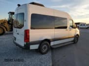 ✅ 2019 Mercedes-Benz Sprinter Passenger • VIN: WDZPF0CD9KP101513 • Lot: 87393124. Wystawiony na Copart z przebiegiem 120 274 mil. Bezpłatny archiwum sprzedaży aukcyjnych z USA i szczegółowy raport historii pojazdu na DreamBid. Zdjęcie 3.