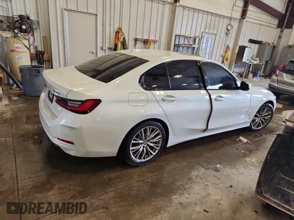 ✅ 2023 BMW 3 Series 330i xDrive • VIN: 3MW89FF07P8D57143 • Lot: 70600835. Wystawiony na Copart z przebiegiem Nie podano. Bezpłatny archiwum sprzedaży aukcyjnych z USA i szczegółowy raport historii pojazdu na DreamBid. Zdjęcie 3.