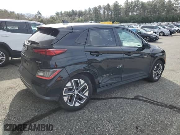 2022 Hyundai Kona Limited z VIN KM8K53AG8NU157472, wystawiony jako Copart lot #49484655 z przebiegiem 28 730 mil mil oraz Czysty tytuł • Clean title. Historia ofert i sprzedaży dostępna na DreamBid. Obrazek 3.