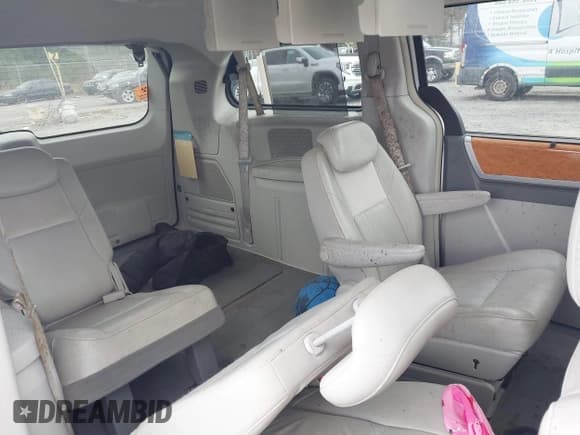 ✅ 2010 Chrysler Town & Country Limited • VIN: 2A4RR6DX3AR240622 • Лот: 43603248. Опубликован ранее на IAAI с пробегом 143 181 миль. Бесплатный доступ к архиву аукционных продаж из США и подробный отчёт об истории автомобиля на DreamBid. Изображение 8.