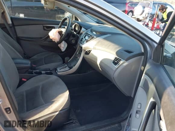 2013 Hyundai Elantra GLS z VIN KMHDH4AEXDU998342, wystawiony jako IAAI lot #43448219 z przebiegiem 168 229 mil mil oraz . Historia ofert i sprzedaży dostępna na DreamBid. Obrazek 5.