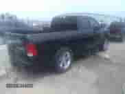 2018 Ram 1500 Express z VIN 1C6RR7FT0JS171660, wystawiony jako IAAI lot #36854451 z przebiegiem 82 310 mil mil oraz . Historia ofert i sprzedaży dostępna na DreamBid. Obrazek 4.