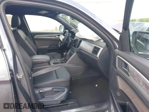 ✅ 2021 Volkswagen Atlas SE • VIN: 1V2JE2CA3MC207619 • Lot: 42981859. Listed on IAAI with 98,520 mi. Free auction sales archive from the USA and detailed vehicle history report at DreamBid. Image 5.