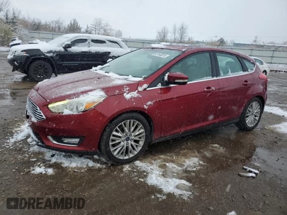 ✅ 2017 Ford Focus Titanium • VIN: 1FADP3N20HL272279 • Lot: 92166015. Wystawiony na Copart z przebiegiem 99 558 mil. Bezpłatny archiwum sprzedaży aukcyjnych z USA i szczegółowy raport historii pojazdu na DreamBid. Zdjęcie 1.