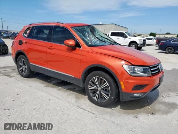 ✅ 2018 Volkswagen Tiguan SEL • VIN: 3VV3B7AX6JM021060 • Lot: 57887515. Wystawiony na Copart z przebiegiem 20 176 mil. Bezpłatny archiwum sprzedaży aukcyjnych z USA i szczegółowy raport historii pojazdu na DreamBid. Zdjęcie 4.