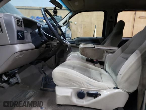 ✅ 2001 Ford F-350 XL • VIN: 3FTSW31F31MA26246 • Lot: 86389994. Listed on Copart with 297,732 mi. Free auction sales archive from the USA and detailed vehicle history report at DreamBid. Image 7.