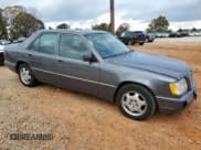 ✅ 1995 Mercedes-Benz E 320 • VIN: WDBEA32E8SC233296 • Lot: 78461594. Wystawiony na Copart z przebiegiem 319 361 mil. Bezpłatny archiwum sprzedaży aukcyjnych z USA i szczegółowy raport historii pojazdu na DreamBid. Zdjęcie 4.