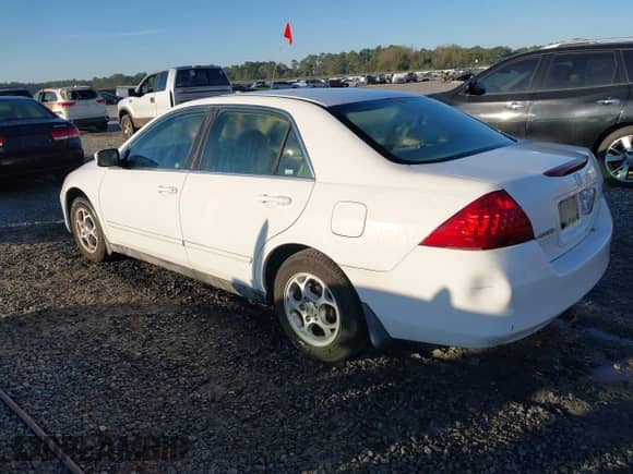 2006 Honda Accord LX с VIN 1HGCM56416A061063, выставлен на аукционе IAAI как лот 43500100 с пробегом 266 791 миль миль и . История ставок и продаж доступна на DreamBid. Изображение 3.