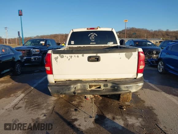 ✅ 2006 Chevrolet Silverado 2500HD LT1 • VIN: 1GCHK23D06F264669 • Lot: 41106561. Listed on IAAI with Not provided. Free auction sales archive from the USA and detailed vehicle history report at DreamBid. Image 17.