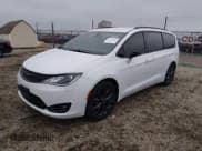 ✅ 2018 Chrysler Pacifica Touring L Plus • VIN: 2C4RC1EG8JR338070 • Lot: 43731413. Wystawiony na IAAI z przebiegiem 169 772 mil. Bezpłatny archiwum sprzedaży aukcyjnych z USA i szczegółowy raport historii pojazdu na DreamBid. Zdjęcie 18.