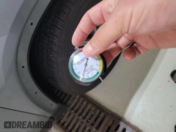 ✅ 2023 Chevrolet Traverse LT Cloth • VIN: 1GNEVGKW5PJ266885 • Lot: 43681024. Wystawiony na IAAI z przebiegiem 63 202 mil. Bezpłatny archiwum sprzedaży aukcyjnych z USA i szczegółowy raport historii pojazdu na DreamBid. Zdjęcie 28.